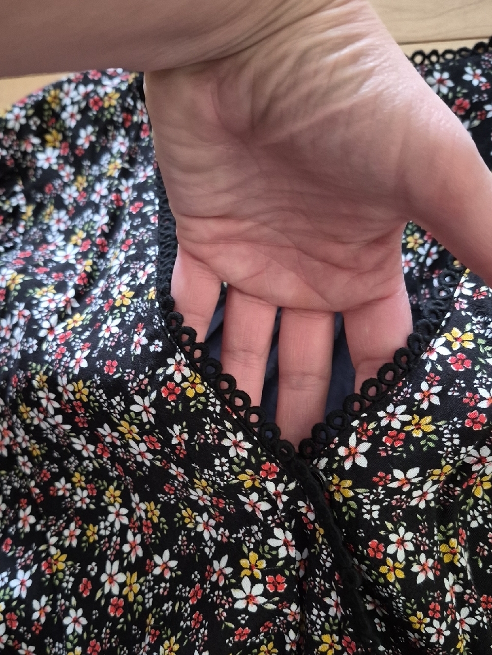 Lost + Wander Women's Size Small Black Floral Wrap Crop Top - Picture 3 of 7